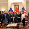 越南驻美大使馆从美国联邦调查局接收文物
