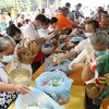 旅居老挝越南人举行活动 庆祝盂兰节