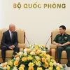 越南国防部长潘文江会见俄罗斯药材和精油研究院科学家和领导