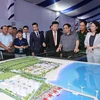 越南政府总理范明政视察平顺省部分重点基础设施项目