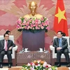 越南国会主席王廷惠会见老挝国家审计署审计长