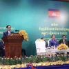 越南政府总理范明政与柬埔寨首相洪森出席越柬贸易投资促进论坛