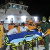 庆和省：及时将2名遇险的菲律宾船员送上岸救治