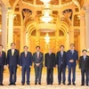越南政府总理范明政同东盟各国领导人会见柬埔寨国王 