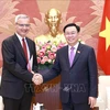 越南国会主席王廷惠会见法国驻越南大使尼古拉斯·沃纳里