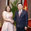 国会主席王廷惠会见菲律宾东达沃省省长克拉松·马兰雅恩