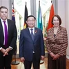 越南国会主席王廷惠与澳大利亚参议院议长苏·利内斯和众议院议长米尔顿·迪克举行会谈