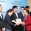 越南助学协会向老挝学生颁发200份助学金