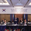 越南国家主席阮春福出席越韩企业论坛 会见韩国金融银行业大型公司领导