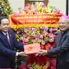 越南国会副主席陈青敏在圣诞节前走访慰问岘港教区主教座堂