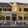 2023年元旦假期会安古镇接待大量游客前来参观旅游