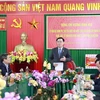 越南国会主席王廷惠走访慰问广平省日丽边防单位