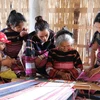嘉莱省巴拿族同胞致力保护与弘扬土锦布手工编织业