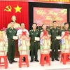 隆安省领导在春节来临前走访慰问越柬维护边界力量