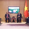 越南政府总理范明政会见老越友好协会主席