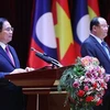 越南政府总理范明政与老挝总理宋赛·西潘敦共同主持“2022年越老、老越团结友好年”总结大会