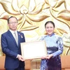 柬埔寨驻越大使获“致力于各民族和平友谊” 纪念章
