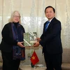 陈红河副总理会见瑞士-越南友好协会主席安居斯卡·韦尔