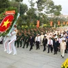 胡志明市领导在春节前夕上香缅怀英雄烈士