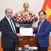 越南外交部长裴青山会见土耳其驻越大使哈尔登·特克内奇