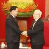 越共中央总书记阮富仲会见老挝人民革命党中央办公厅高级代表团