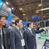 越南国防部代表团出席2023年日本东京军警防务展览会
