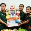 第五军区司令部工作代表团到老挝各地方和单位拜年
