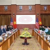 越南国防部长潘文江会见美国国会代表团