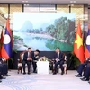 越南国家主席武文赏接见老挝建国阵线中央委员会主席辛拉冯
