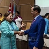 越南国会副主席陈光方高度赞赏古巴妇女对革命事业的贡献