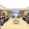 越南政府总理范明政会见老挝建国阵线中央委员会主席