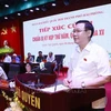 越南国会主席王廷惠在海防市吴权郡开展选民接待活动