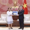 越南国会主席王廷惠会见古巴妇联总书记阿玛雷耶