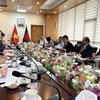 越南外交部副部长杜雄越共同主持越孟政治磋商会议
