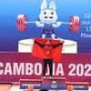第32届东运会：越南举重运动员阮国全打破3项运动会记录夺金