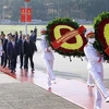 庆祝5·19胡志明主席诞辰日：越南党和国家领导人入陵瞻仰胡志明主席遗容
