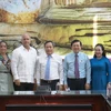古巴保卫革命委员会高级代表团访问广平省