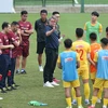 越南男足主教练特鲁西埃希望给予更多球员机会