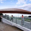 岘港市日式建筑风格天桥落成
