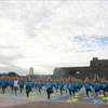 1000余人参加顺化国际瑜伽日活动 
