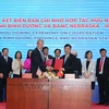 越南平阳省与美国内布拉斯加州签署谅解备忘录 加强双方全面合作关系