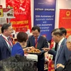 越新建交50周年：支持越南农产品在新加坡超市上架