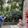 越南驻中国广州总领事馆代表团祭拜范鸿泰烈士