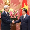 越南国会主席王廷惠会见法国驻越南大使尼古拉斯·沃纳里