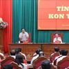 越南政府总理范明政与昆嵩省委常委会召开会议