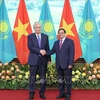 越南政府总理会见哈萨克斯坦总统托卡耶夫