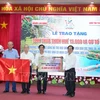 《劳动者报》向承天顺化省捐赠1.5万面国旗