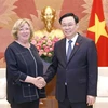 越南国会主席王廷惠会见法国参议院法越友好议员小组主席