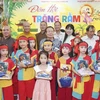 为旅老越南儿童们送上温馨的中秋节