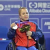 2023年亚残运会：越南举重运动员邓氏玲凤摘下了银牌
